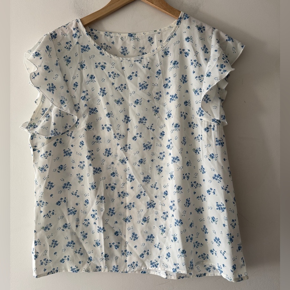 SHEIN Emery Rose Blue and White Ditsy Floral‎ Ruffle Shoulder Top